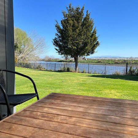 Riverside Bliss Clive Exterior foto
