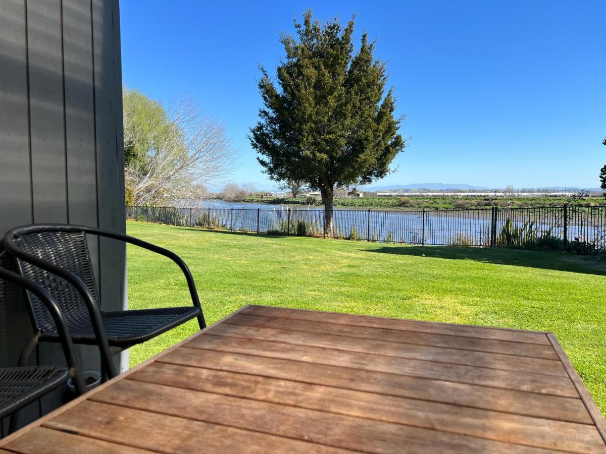 Riverside Bliss Clive Exterior foto